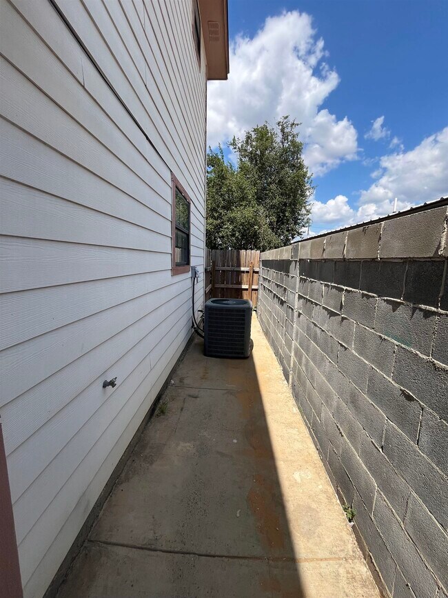 Building Photo - 2803 Bayard St