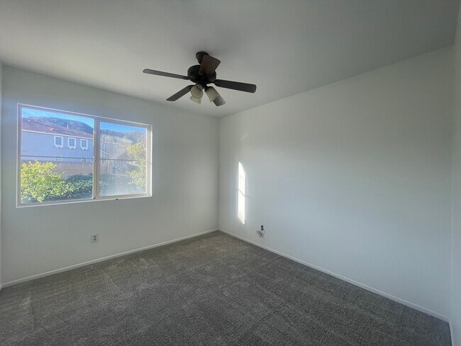 Building Photo - Hollyhock St