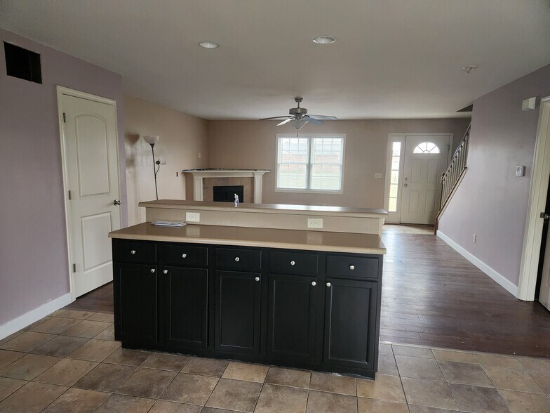 Breakfast bar - 1948 Glenbridge Rd