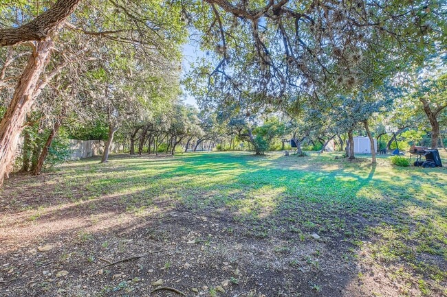 Building Photo - Large 4 bedroom home on 1 acre with lawn c...