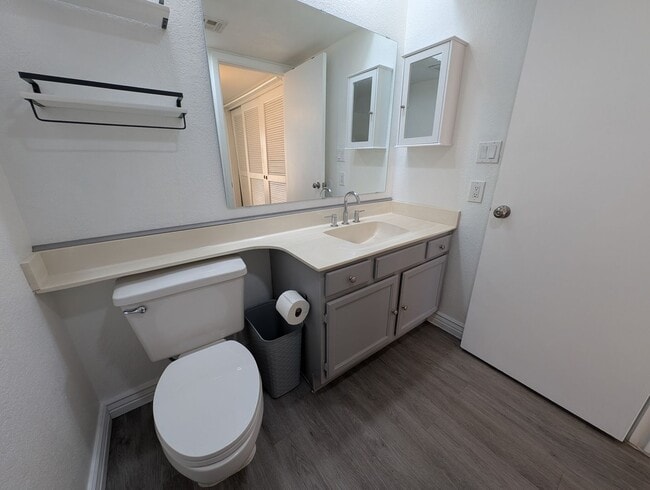 Building Photo - 2 Bedroom Condo Unit in the Papago Park Vi...