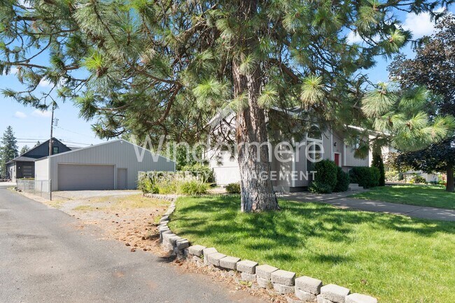 Building Photo - 4128 E 34th Ave