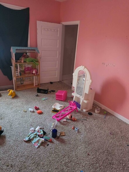 Building Photo - 1729 N Woodford St