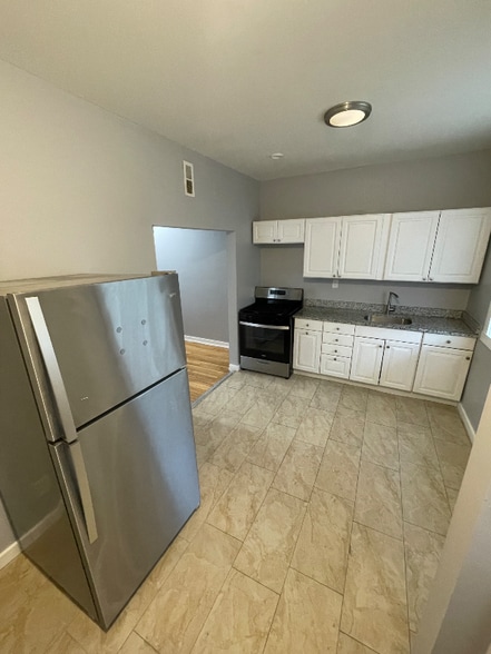 Building Photo - 2118 E 68th St