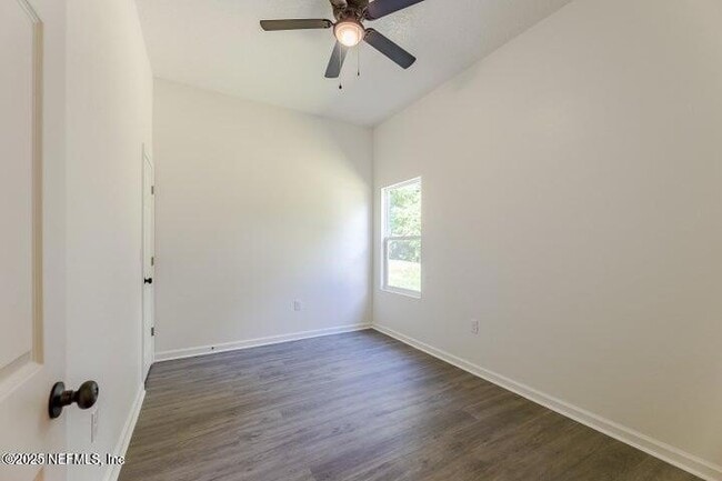 Building Photo - 8123 Siskin Ave