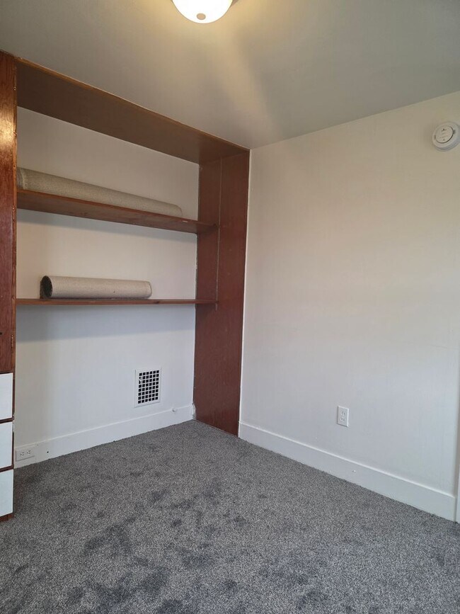 Building Photo - 397 Upper Oakwood Ave