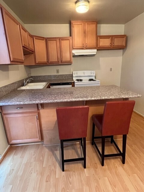Kitchen - 336 E Santa Anita Ave
