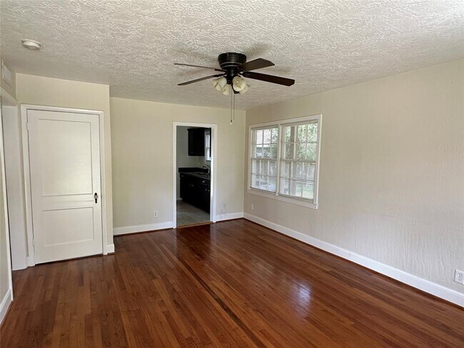Building Photo - 1016 S Booth Ln