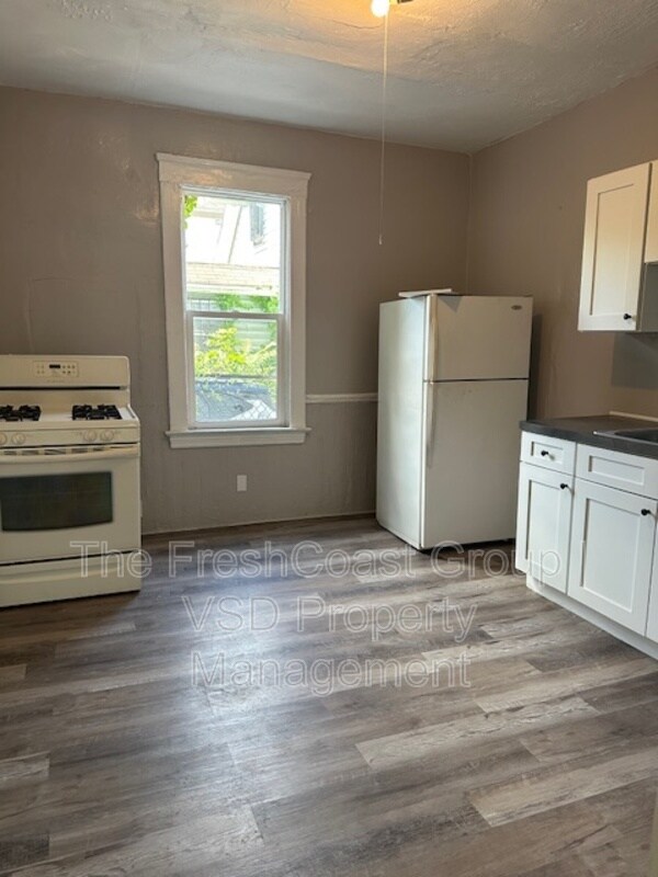 Building Photo - 5940 Engel Ave