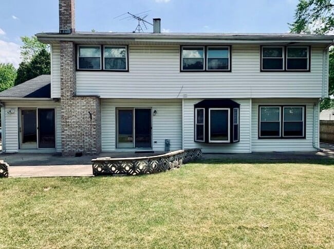 Building Photo - 9S174 Nantucket Dr