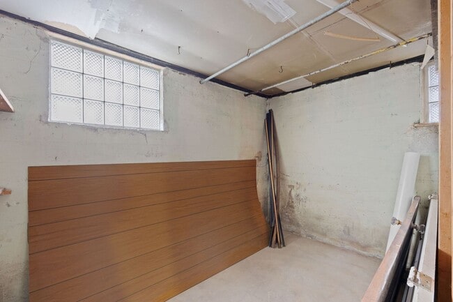Building Photo - HYDE PARK -Move In This Week, Get $500 Bac...