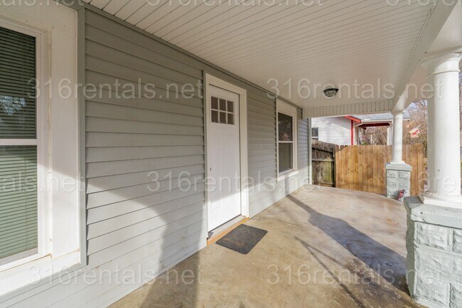Building Photo - $850 - 1 bed 1 bath - Beautiful newly renovated Multi-family home located in Delano