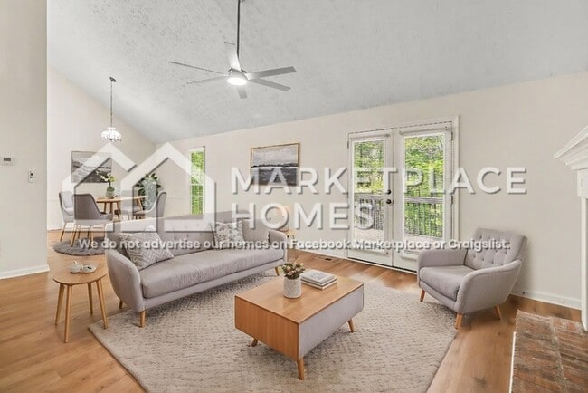 Building Photo - 2699 Foxglove Dr SW