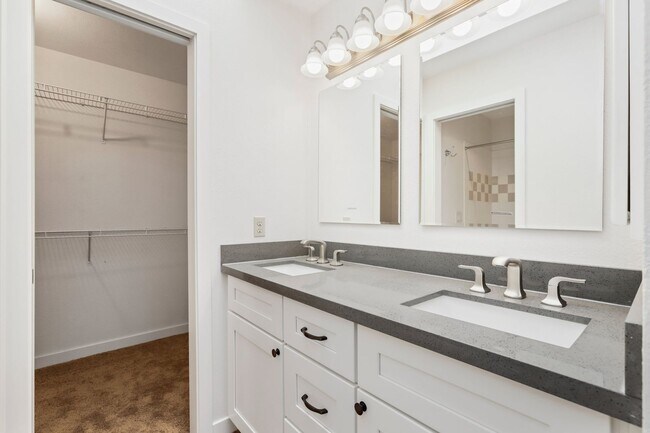 Building Photo - Beautiful Renovated Four Bedroom House for...