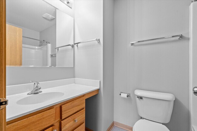 Building Photo - 484 Majestic Ln