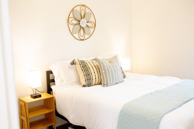 Building Photo - 4015 W 7th St