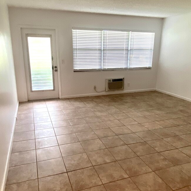 Building Photo - 286 Tilford N