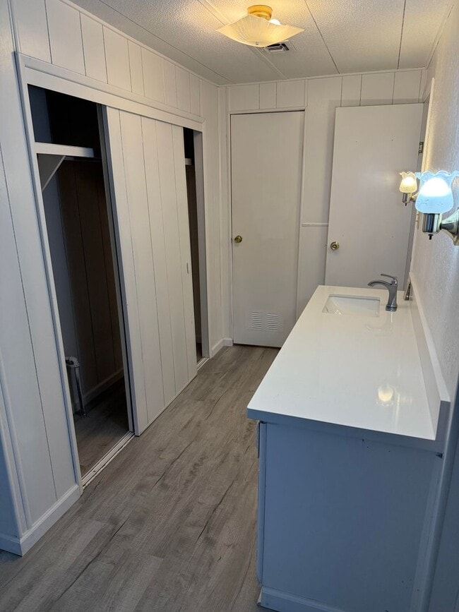 Building Photo - Corner Home with Willow Lake View