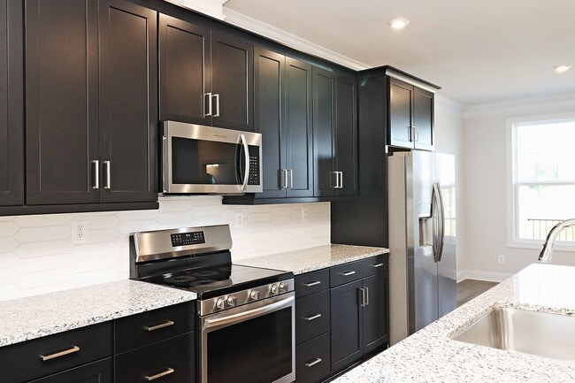 Building Photo - Dog-Friendly Townhome in Dunlora Park