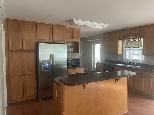 Building Photo - 227 Sandra Dr NW