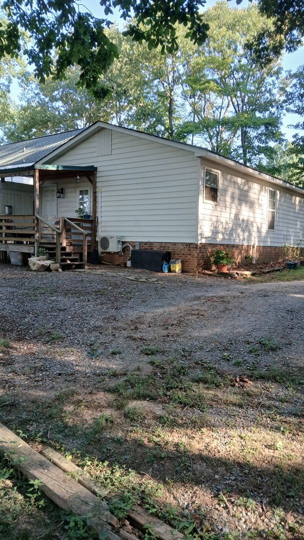 Building Photo - 5501 Bow Hill Dr