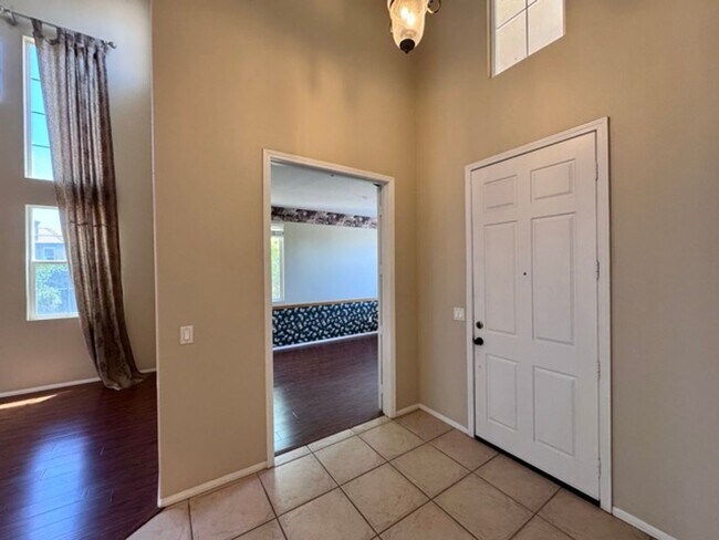 Building Photo - Murrieta Home with 6 Bedrooms plus a Bonus...