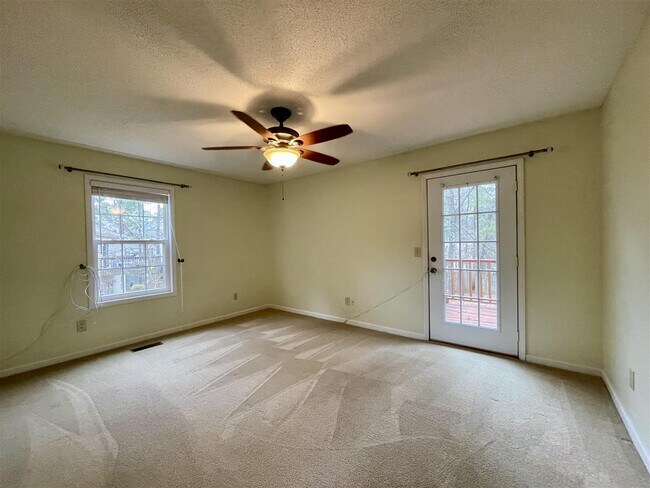 Building Photo - 75 Spring Lake Dr