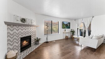 Building Photo - 9225 S Jefferson Cv