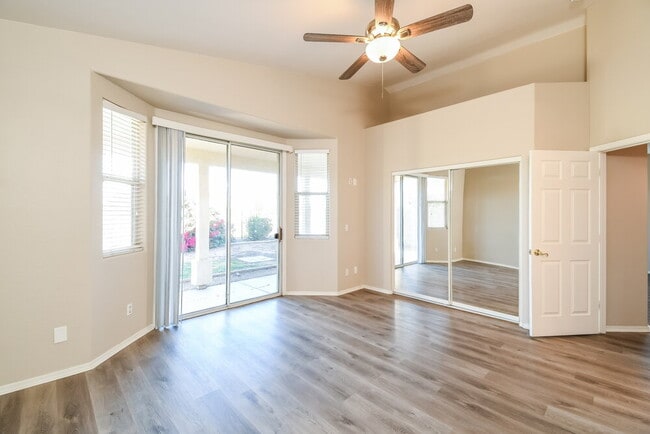 Building Photo - 2730 E Calle Del Norte Dr