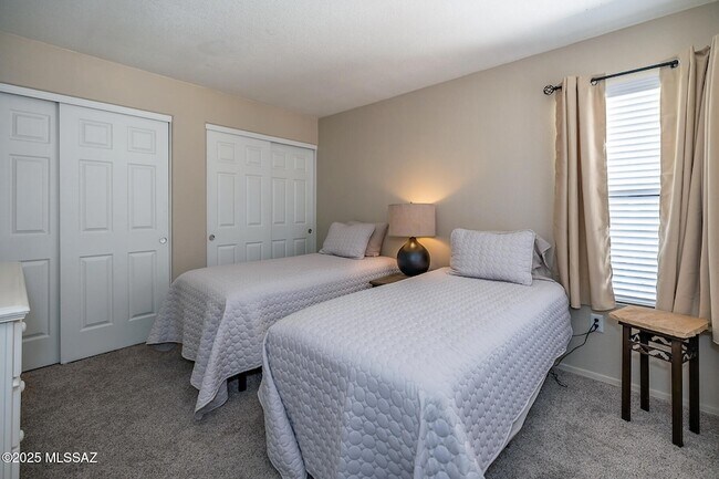 Building Photo - 5855 N Kolb Rd