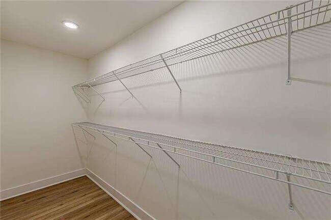 Building Photo - 525 Rosemont Dr
