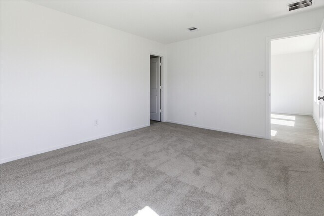 Building Photo - 28731 Bottom Grass Trl