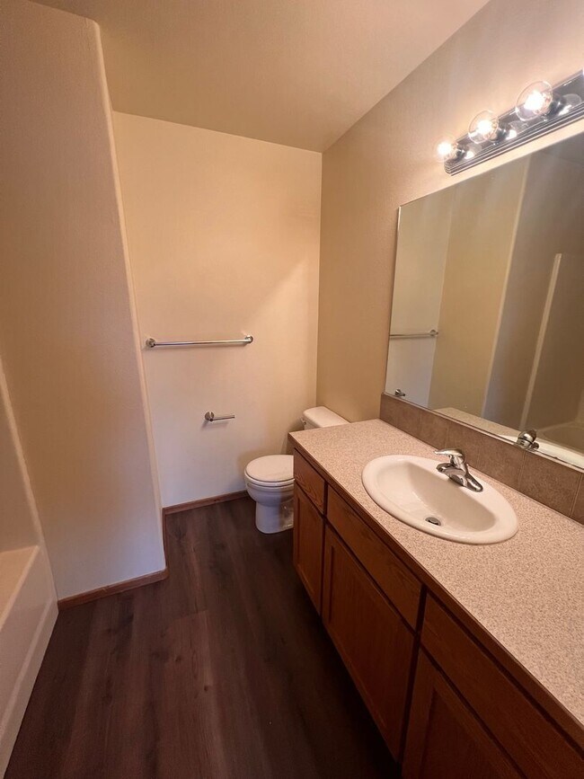 Building Photo - 239