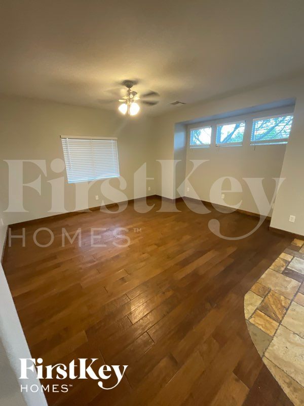 Building Photo - 1008 E Oceanwood Ave