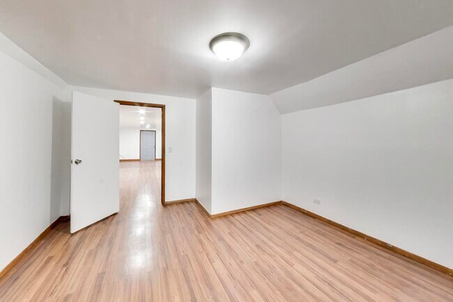 Building Photo - 5150 W Carmen Ave