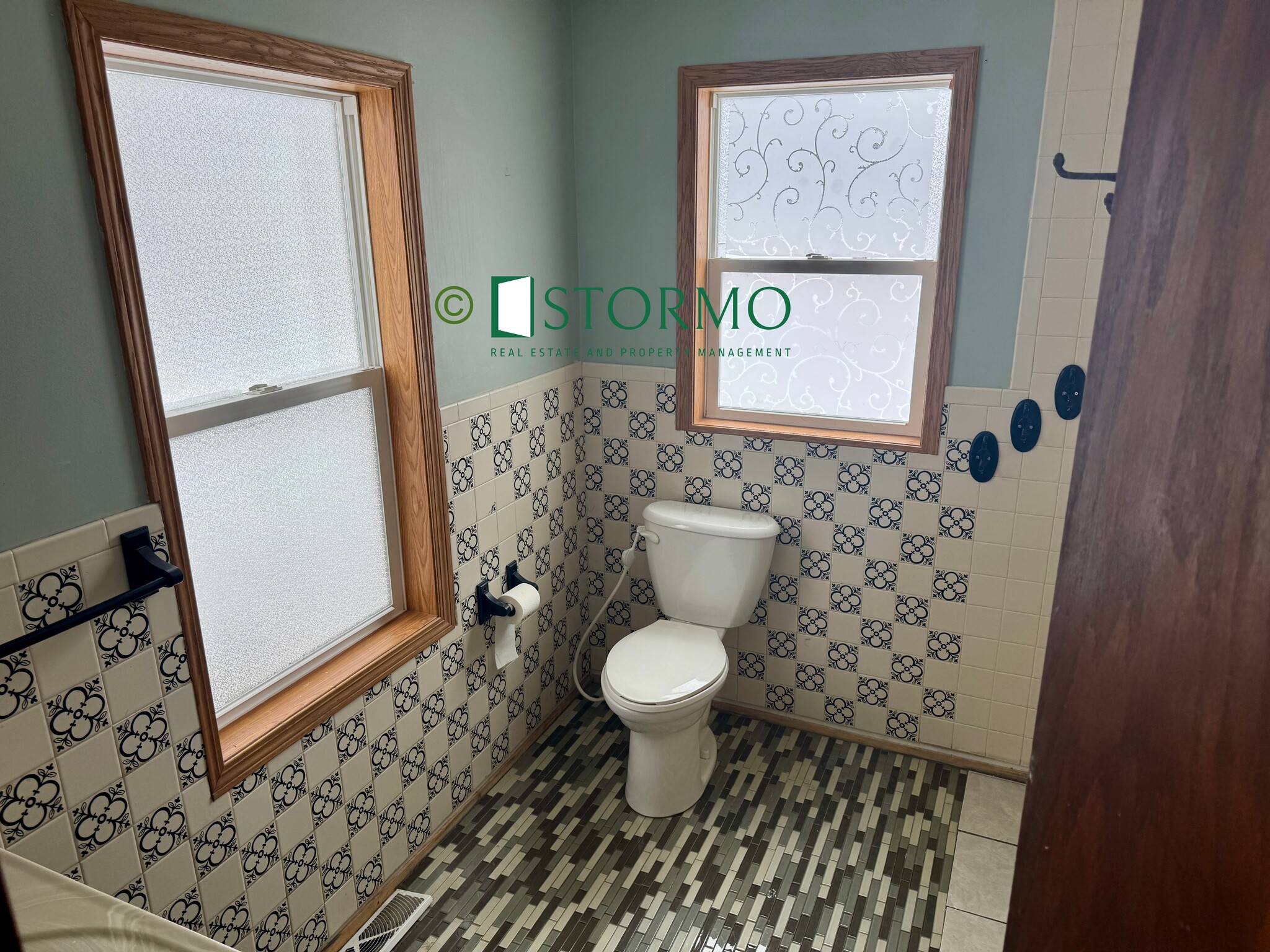 Building Photo - 626 Oak St NE