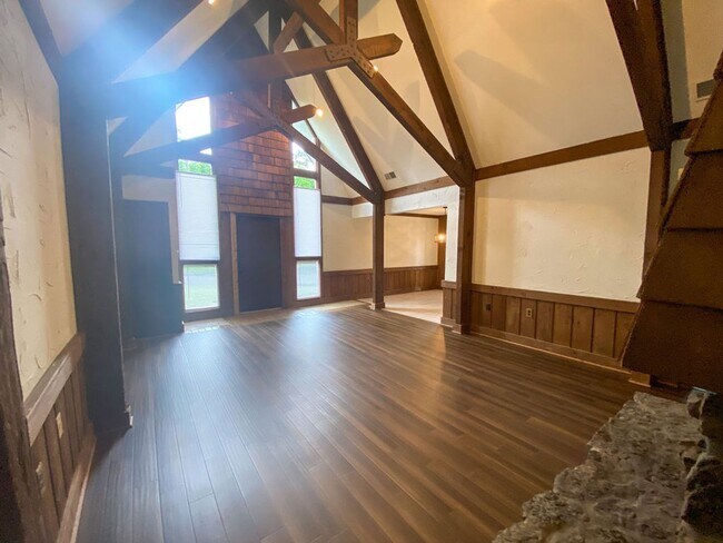 Building Photo - 3 bed / 2 bath in Memphis near Old Brownsv...