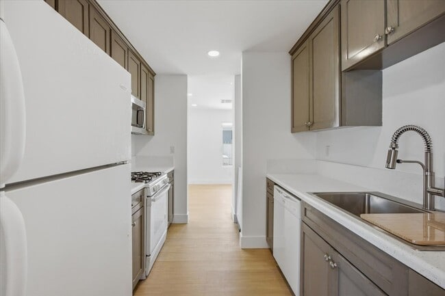Building Photo - 1040 Gardena