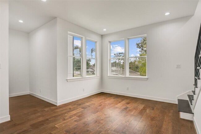 Building Photo - 6814 Hartland St