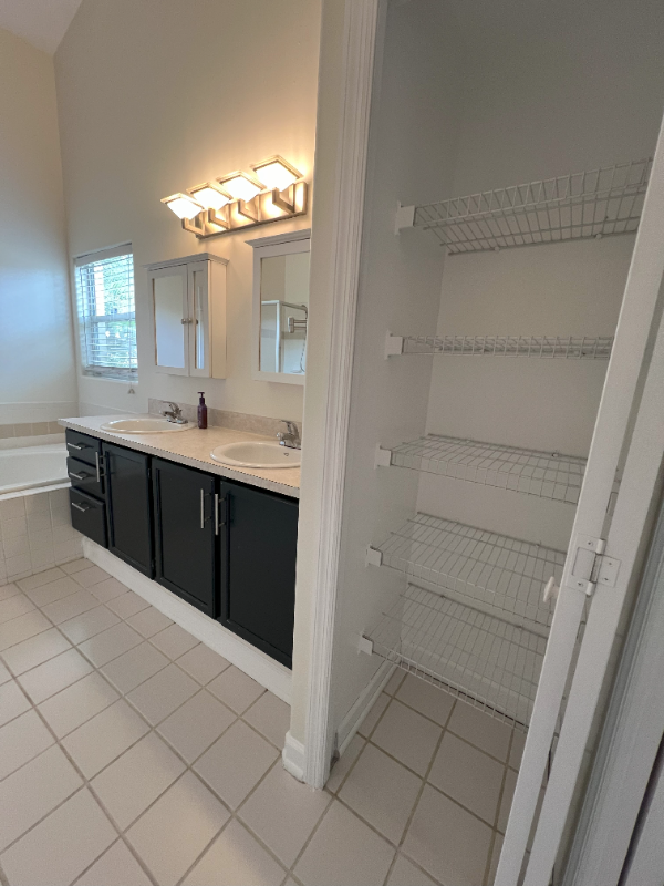 Building Photo - 345 Silver Pine Dr