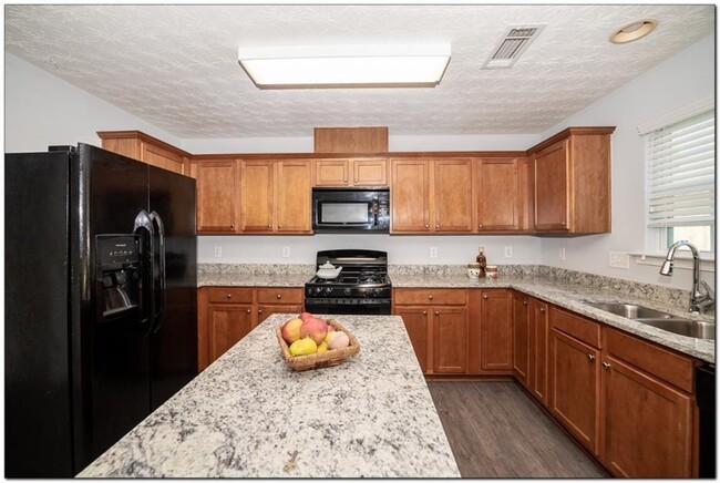 Building Photo - 3832 Roxberry Hill Ln NE
