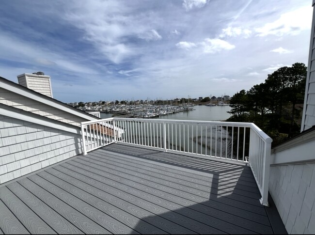 Building Photo - 367 Mainsail Dr