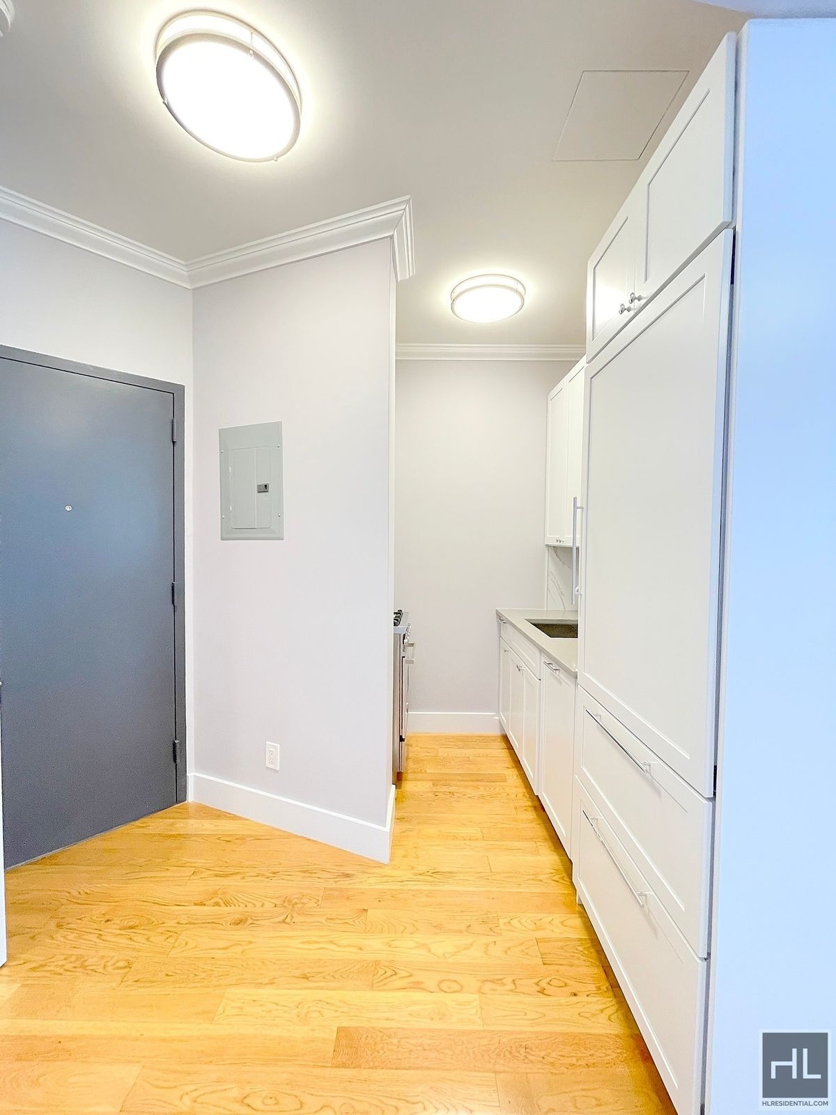 Building Photo - 1 bedroom 1 bathroom with laundry in unit.