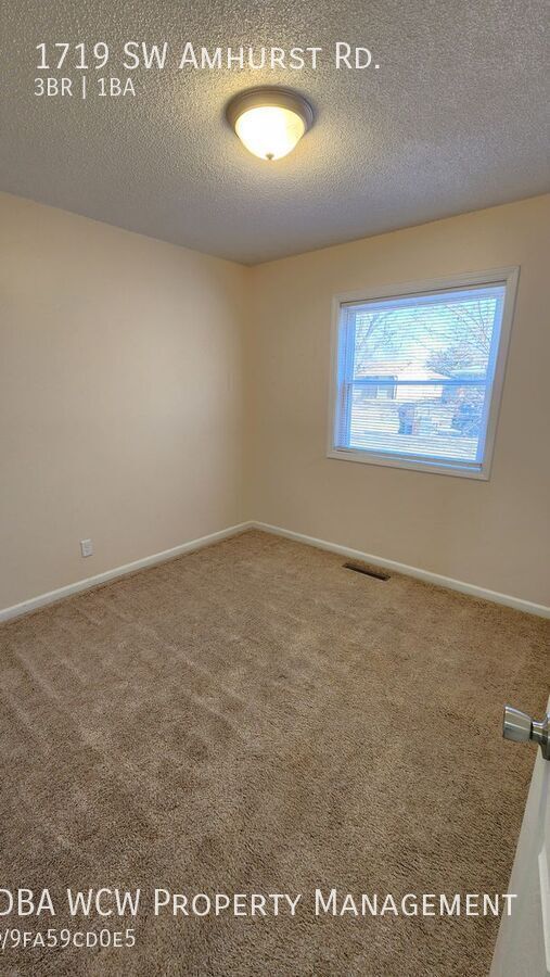 Building Photo - 1719 SW Amhurst Rd