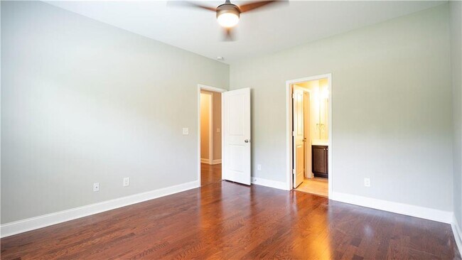 Building Photo - 3731 Ivy Lawn Dr NE