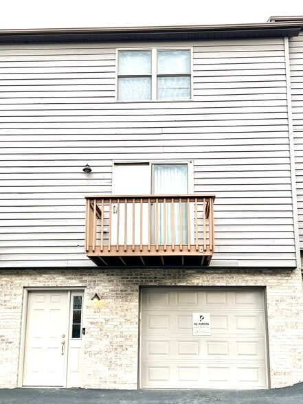 Exterior & garage - 20 Sunridge Dr