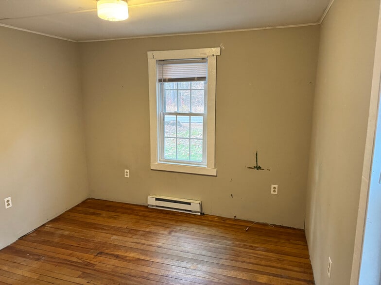 Building Photo - 321 Clinton St