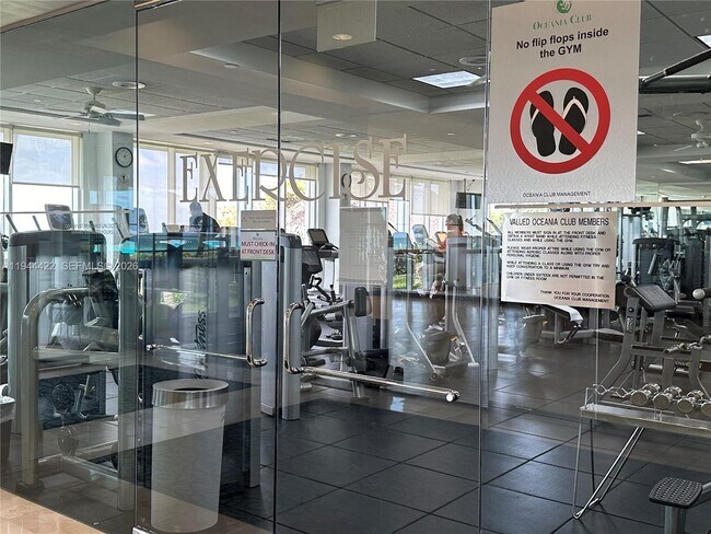 Building Photo - 16500 Collins Ave