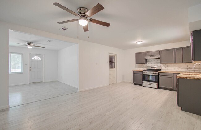 Building Photo - 309 Donatto Dr