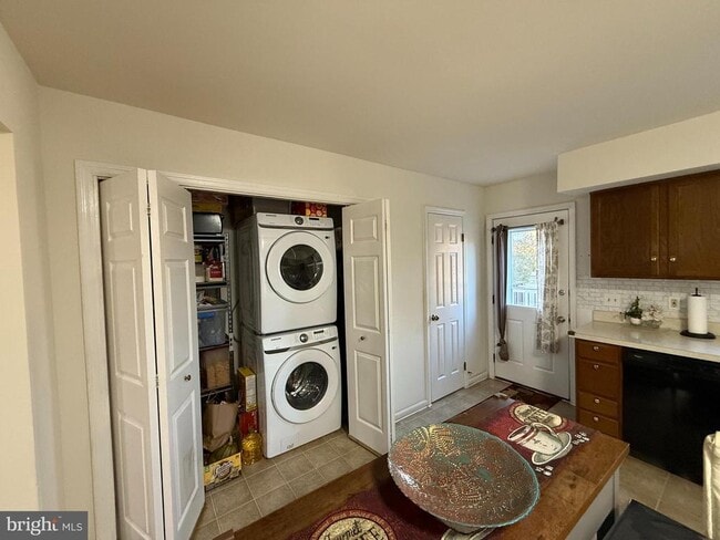 Building Photo - 410 N 5th Ave